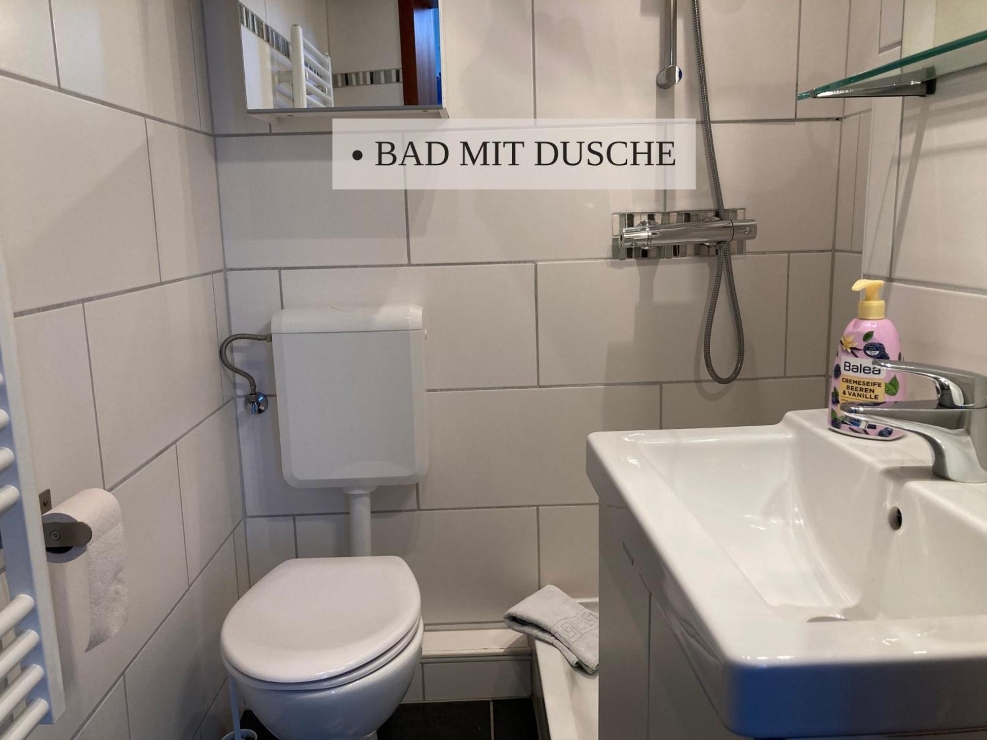 Haus Krabbe Apartments, Zentral Gelegen Im Idyllischen Nordseeort Zwischen Bremerhaven Und Cuxhaven, Hunde Kostenfrei Willkommen, Hauseigene Kostenfreie Parkplaetze Wremen Luaran gambar